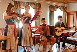 Mit der Altöttinger Holzmusi war auch der Musikernachwuchs vertreten.