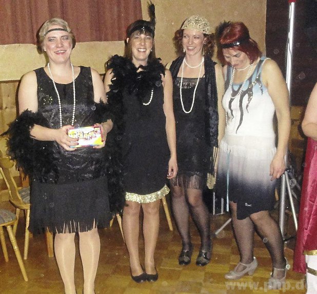 Mit einem Preis bedacht wurde die Gruppe "Goldenen Twenties" für ihre Aufmachung im Stil der 20-er Jahre. − Fotos: Hochhäusl
