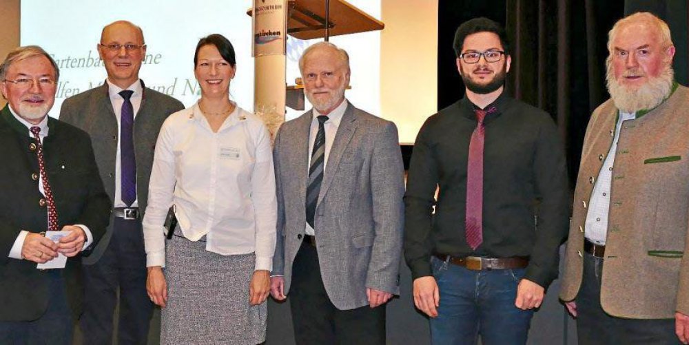 Gastgeber und Funktionäre beim Vorständeseminar und bei der Frühjahrsversammlung des Kreisverbandes für Gartenbau und Landespflege Altötting im Bürgerzentrum in Burgkirchen: (von links) Kreisvorsitzender Stefan Jetz, Bürgermeister Johann Krichenbauer, Seminarleiterin vom Landesverband Sabine Zosel, der scheidende Kreisfachberater Clemens Jobst, neuer Kreisfachberater Andreas Baumgartner und Franz Eckl vom gastgebenden Gartenbauverein Burgkirchen. − Fotos: Spielhofer