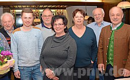 Die neue Vorstandschaft mit Josef Altersberger (Beisitzer, von links), Johannes Wimmer (1. Vorsitzender), Josef Dallinger (Schriftführer), Erika Kranich (2. Vorsitzende), Inge und Heinz Schreiber (Beisitzer) mit Konrad Zeiler, der als Wahlleiter fungiert hatte. Kassier Martin Kunz war krank.