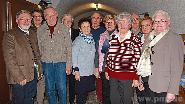 Bei den Ehrungen: Kreisvorsitzender Stefan Jetz (v. links), 3. Brgermeisterin Ulrike Garschhammer, Heinz Hlzlberger, Gunda Grill, Herta Rieg, Karl-Heiz Hettwer, Katharina Niedermaier, Renate Batky, stv. Vorsitzender Rudolf Waxenberger, Maria Kotlan und Vorsitzende Anna Wirnharter.