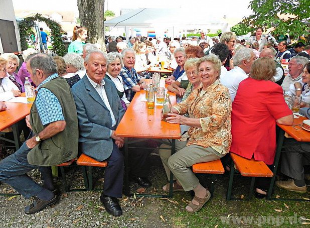 Voll besetzt waren die Tische um die Mittageszeit.