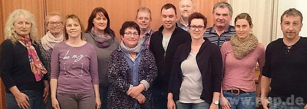 Die neuen Vorstandsmitglieder von links: Vorsitzende Roswitha Schmid und ihr Team mit Mariele Kronwitter, Angela Gesierich, Silvia Schreiner, Eva Schulze-Dmtr , Franz Weidinger, Robert Mellack, Johannes Stubenvoll, Petra Maier (Sepp Grabmaier, Marina Lanzl, Robert Diensthuber.