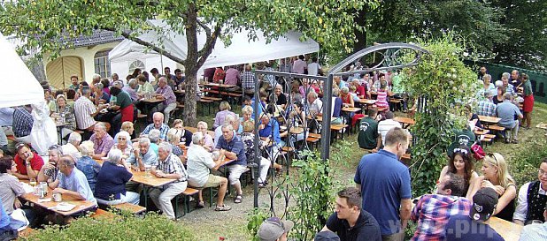 Die gemtliche Atmosphre des Lehrerbergls genossen die Besucher des Mostfests. − Foto: Wick