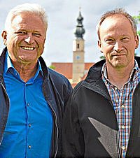 Die Vorstandschaft des Gartenbauvereins Kastl mit ihrem Vorsitzenden und Brgermeister Gottfried Mitterer (links) und Robert Staar organisierte das Sommerfest, bei dem Spenden gesammelt wurden. − Foto: Hlzlwimmer