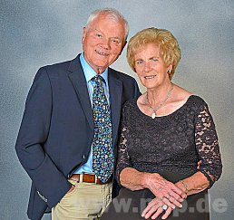 Glückwünsche zur Goldenen Hochzeit durften Anna und Hans Ertl entgegennehmen. − Foto: Fotostudio Föttinger