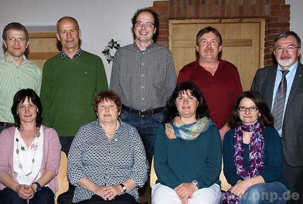 Die Vorstandschaft des Gartenbauvereins fr die nchsten vier Jahre: Hinten von links: Alois Deser, Vorsitzender Wolfgang Antwerpen, Franz Eberl, Josef Spielhofer und Kreisvorsitzender Stefan Jetz. Vorne von links: Marianne Neumayr, Marianne Breu, Ingrid Maier und Michaela Hurmer.