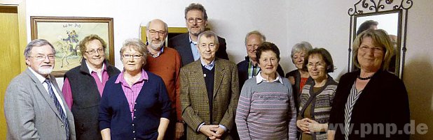 Anlässlich der Jahresversammlung gab es einen Fototermin mit den Jubilaren: (v.l.) Kreisvorsitzender Stefan Jetz, Luise Barthuber, Elfi Hopfgartner, Wolfgang Hopfgartner, Vorstand Gunter Strebel, Willi Bettinger, Martin Maier, Anni Maier, Heidi Schinabeck , die neugewählte Beisitzerin Monika Becker und 2. Bürgermeisterin Christa Seemann. − Foto: Ressel