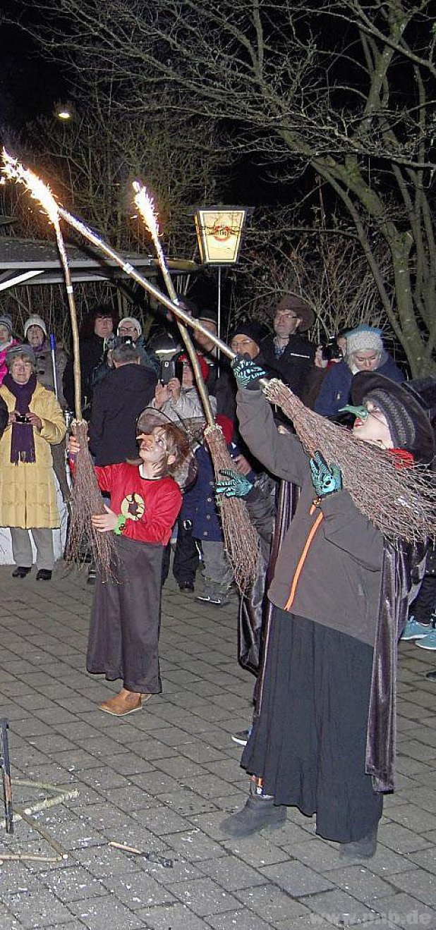 Als "Hexen" traten diese Naturdetektive auf. − Fotos: Brandl